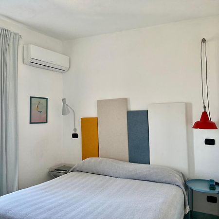 איסקיה Black Market Hotel מראה חיצוני תמונה