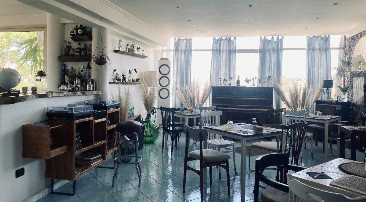 איסקיה Black Market Hotel מראה חיצוני תמונה