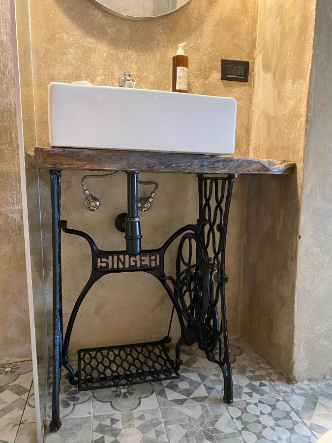 איסקיה Black Market Hotel מראה חיצוני תמונה