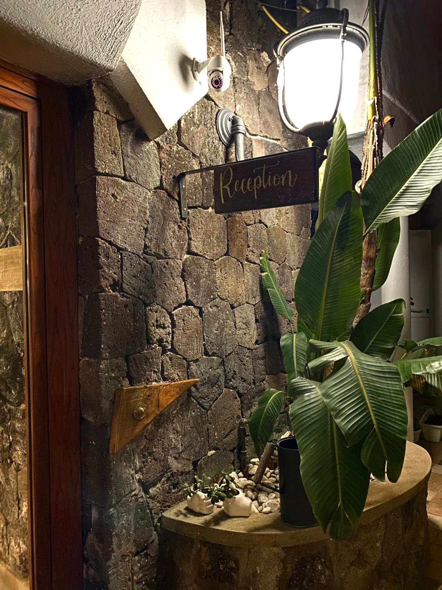 איסקיה Black Market Hotel מראה חיצוני תמונה