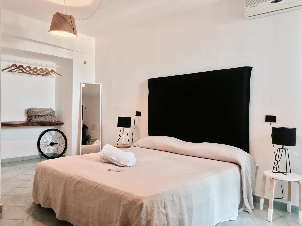 איסקיה Black Market Hotel מראה חיצוני תמונה